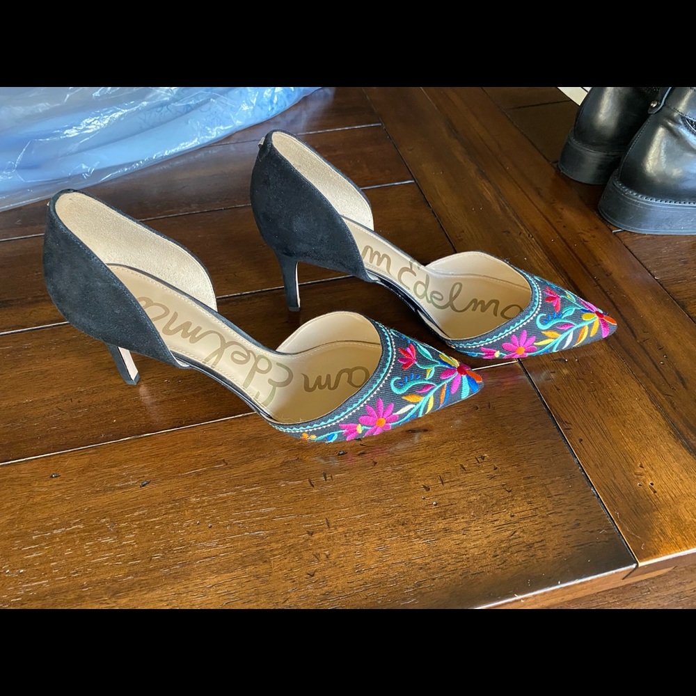3 1/2 “ heels with colorful embroidery-  black